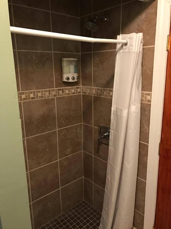 Hostel 102 Private Room-double Twin Bed In Cohi Dc! *